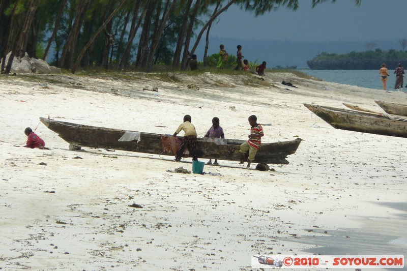 Zanzibar - Kendwa - Children playing
Mots-clés: plage mer bateau personnes