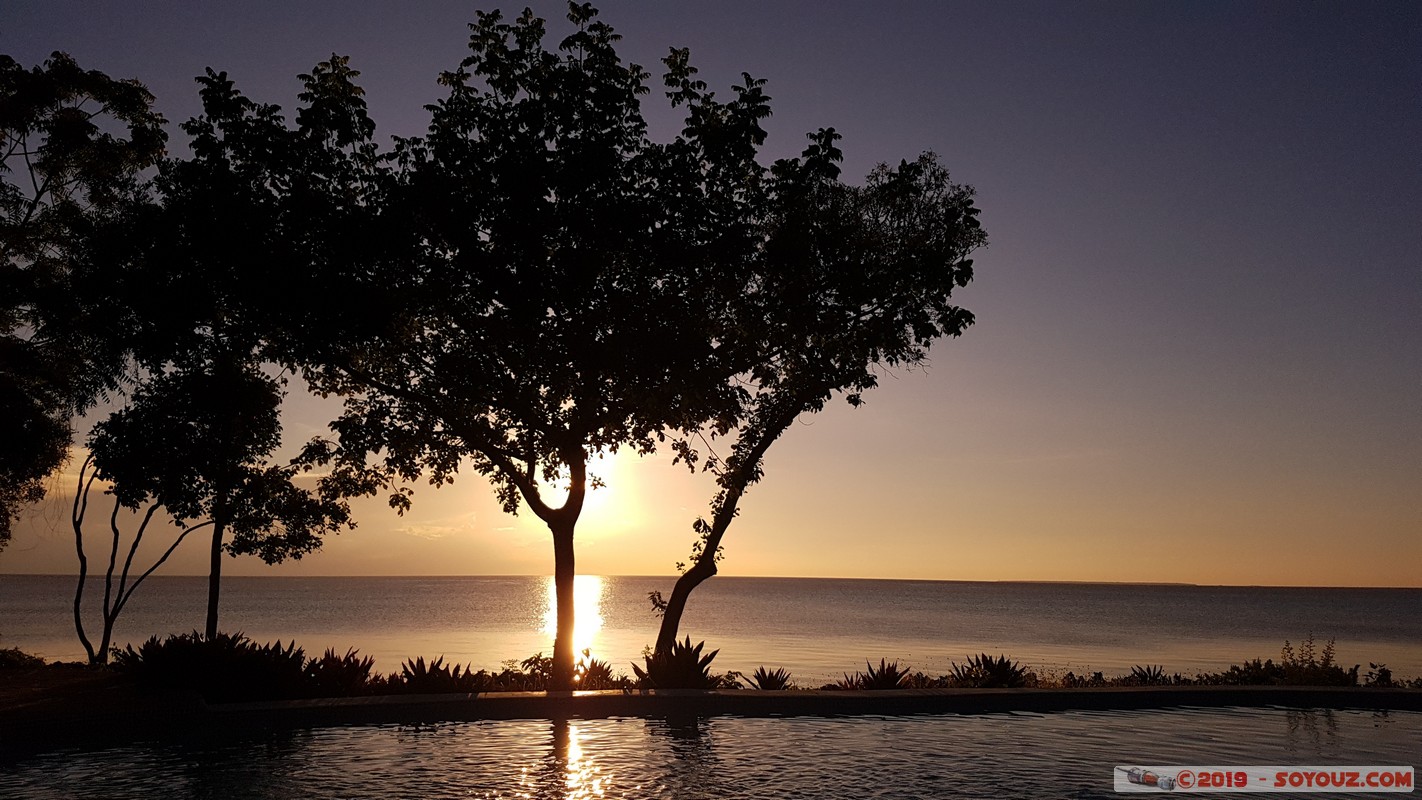 Zanzibar - Dimbani - Sunset
Mots-clés: Dimbani Tanzanie TZA Zanzibar Central/South Zanzibar Karamba Resort Mer Piscine sunset Lumiere soleil