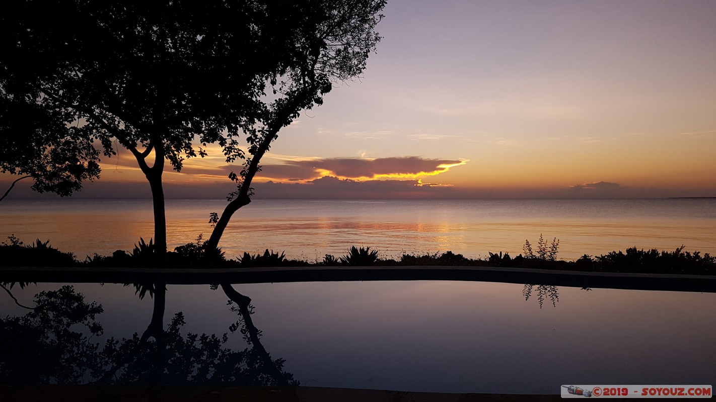 Zanzibar - Dimbani - Sunset
Mots-clés: Dimbani Tanzanie TZA Zanzibar Central/South Zanzibar Karamba Resort Mer Piscine sunset Lumiere