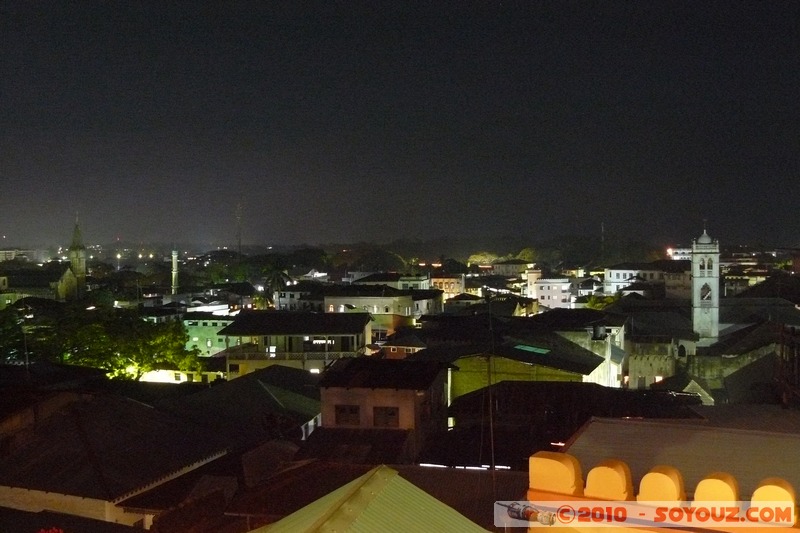Zanzibar - View of Stone Town from 236 Hurumzi Hotel tower top
Mots-clés: Nuit