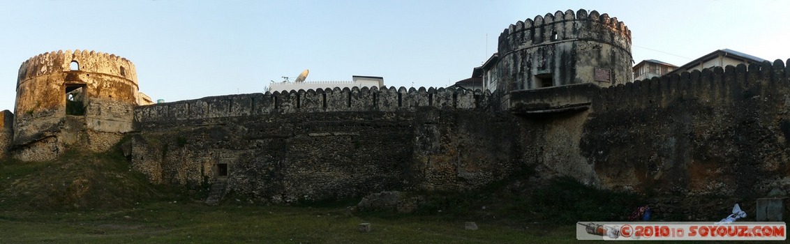 Zanzibar - Stone Town - Old Fort - panorama
Mots-clés: patrimoine unesco sunset Ruines chateau panorama