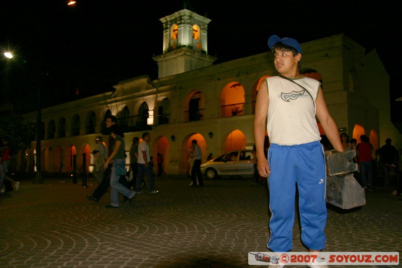 Salta - Cireur de chaussures et Cabildo Historico
Mots-clés: Nuit