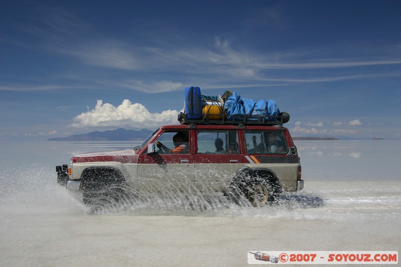 Salar de Uyuni - 4x4 sur l'eau
Mots-clés: voiture