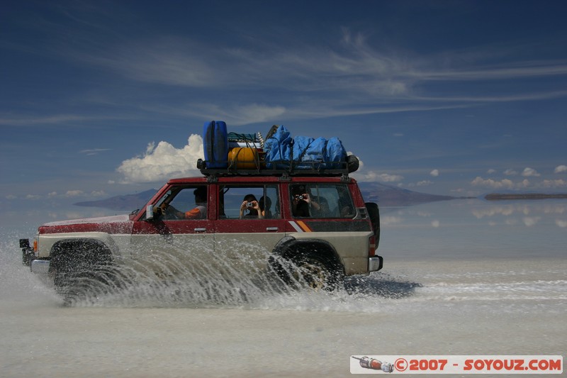 Salar de Uyuni - 4x4 sur l'eau
Mots-clés: voiture