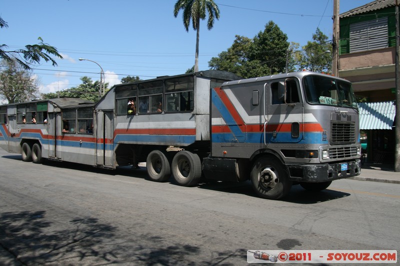 Camaguey - Avenida de la Libertad - Autobus Camelo
Mots-clés: CamagÃ¼ey CUB Cuba geo:lat=21.37551959 geo:lon=-77.91421362 geotagged bus
