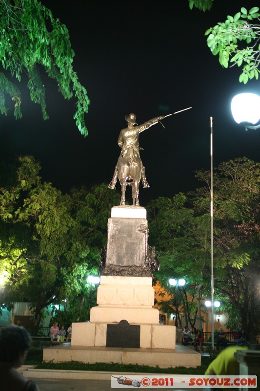 Camaguey de noche - Parque Agramonte
Mots-clés: CamagÃ¼ey CUB Cuba geo:lat=21.37882153 geo:lon=-77.91866541 geotagged patrimoine unesco Nuit statue