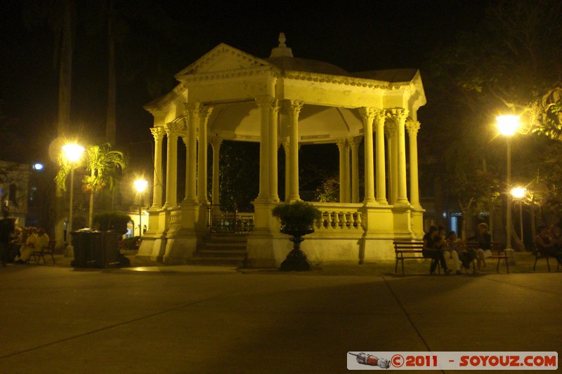 Santa Clara - Parque Vidal de noche
Mots-clés: CUB Cuba geo:lat=22.40651552 geo:lon=-79.96519089 geotagged Santa Clara Villa Clara Nuit