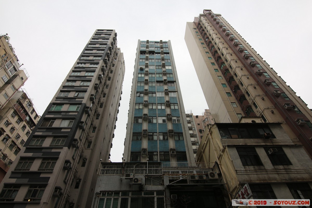 Hong Kong - Kowloon - Fa Yuen Street
Mots-clés: geo:lat=22.32581556 geo:lon=114.16974639 geotagged HKG Hong Kong Sham Shui Po Shek Kip Mei Kowloon Yau Tsim Mong Mong Kok Fa Yuen Street skyscraper