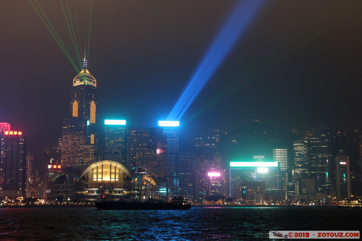 Hong Kong by night - Kowloon - A Symphony of Lights
Mots-clés: geo:lat=22.29322222 geo:lon=114.17242504 geotagged HKG Hong Kong Tsim Sha Tsui Yau Tsim Mong Kowloon Public Pier A Symphony of Lights skyline skyscraper Nuit Victoria Harbour