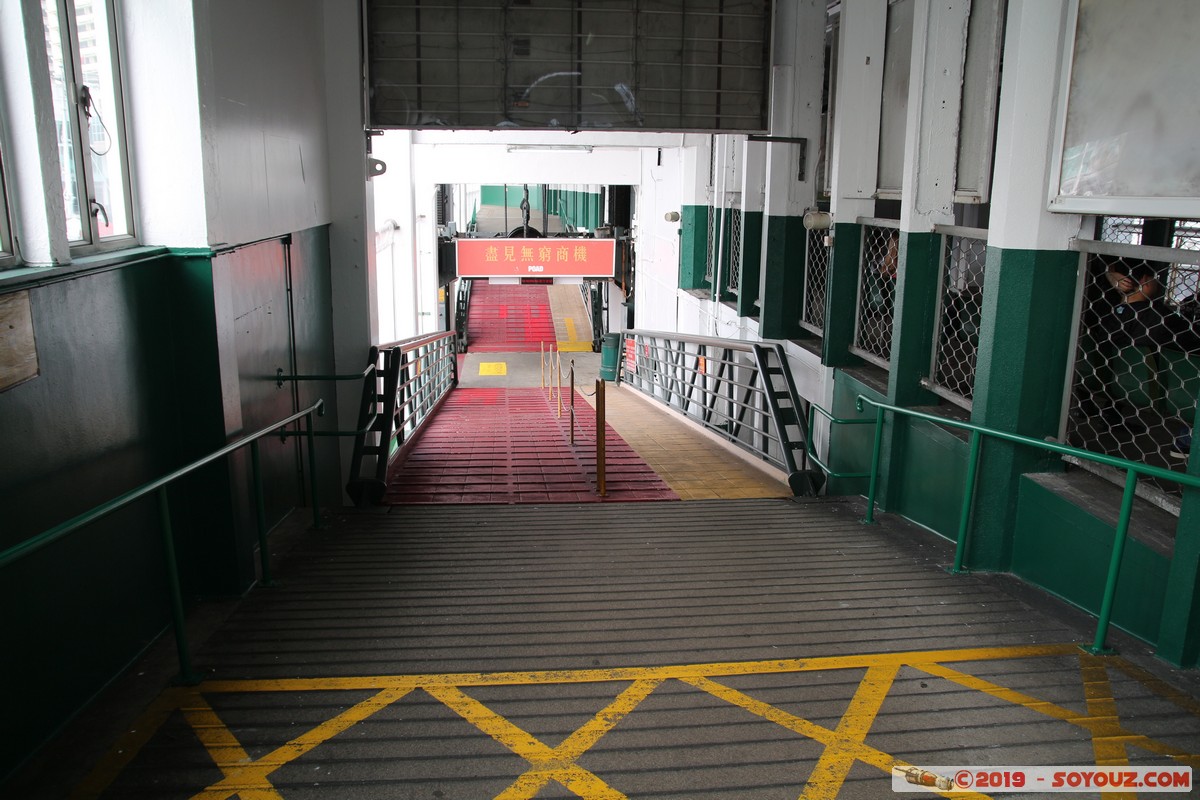 Hong Kong - Kowloon - Star Ferry Pier
Mots-clés: geo:lat=22.29357843 geo:lon=114.16790778 geotagged HKG Hong Kong Tsim Sha Tsui Yau Tsim Mong Kowloon Star Ferry Pier Port