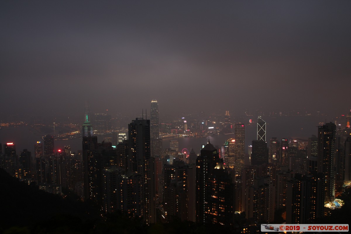 Hong Kong by night - View from Victoria Peak
Mots-clés: Central and Western Central District geo:lat=22.27096118 geo:lon=114.15078721 geotagged HKG Hong Kong Nuit skyscraper skyline International Finance Centre
