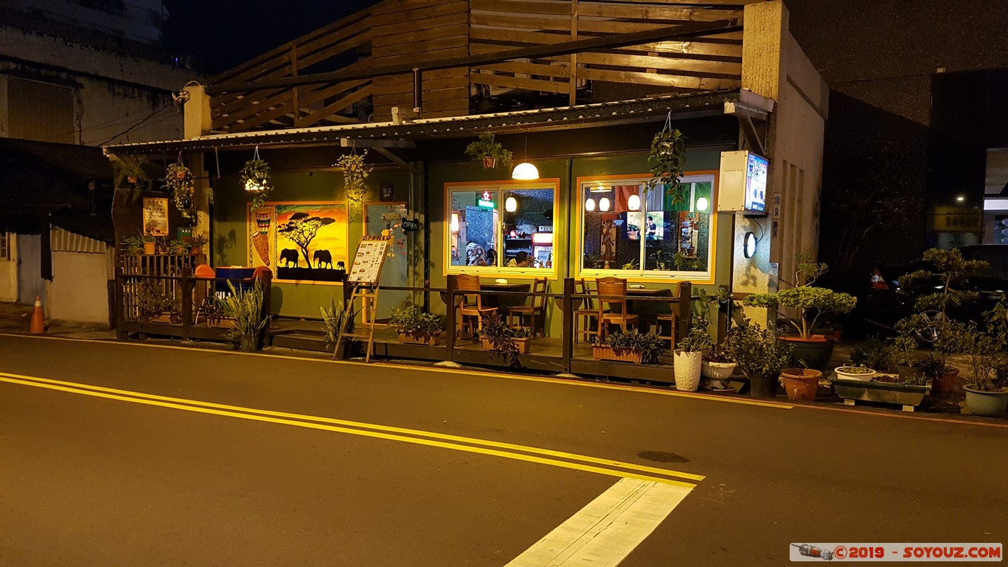 Hualien - Africa Restaurant
Mots-clés: geo:lat=23.98113194 geo:lon=121.60718869 geotagged Hualien City Taiwan TWN Hualien County Restaurants Nuit