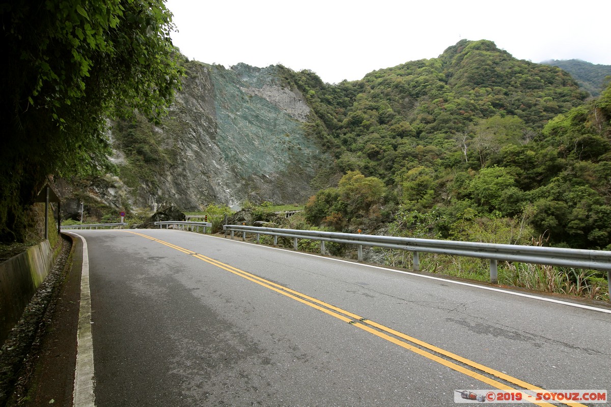 Taroko Gorge - Tianxiang
Mots-clés: geo:lat=24.18567956 geo:lon=121.49243890 geotagged Taiwan Tianxiang TWN Hualien County Taroko Gorge Montagne