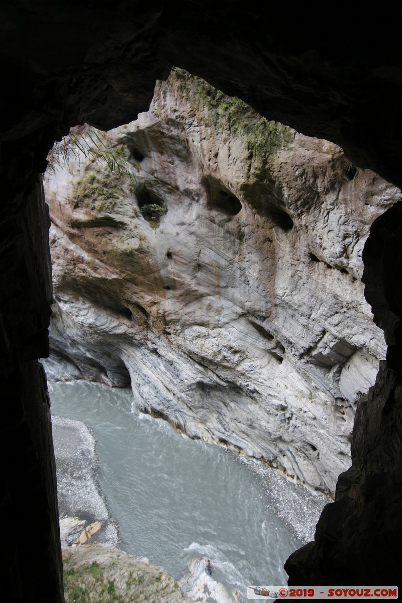 Taroko Gorge - Swallow Grotto Trail (Yanzikou)
Mots-clés: geo:lat=24.17377780 geo:lon=121.56555927 geotagged Taiwan TWN Yanzikou Hualien County Taroko Gorge Swallow Grotto Trail (Yanzikou) Montagne Riviere