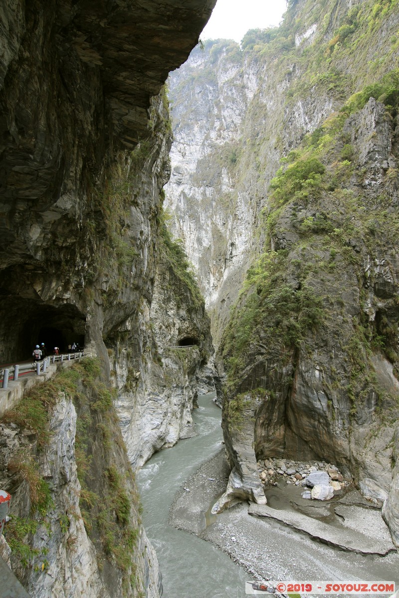 Taroko Gorge - Swallow Grotto Trail (Yanzikou)
Mots-clés: geo:lat=24.17221281 geo:lon=121.56161326 geotagged Taiwan TWN Yanzikou Hualien County Taroko Gorge Montagne Swallow Grotto Trail (Yanzikou) Riviere