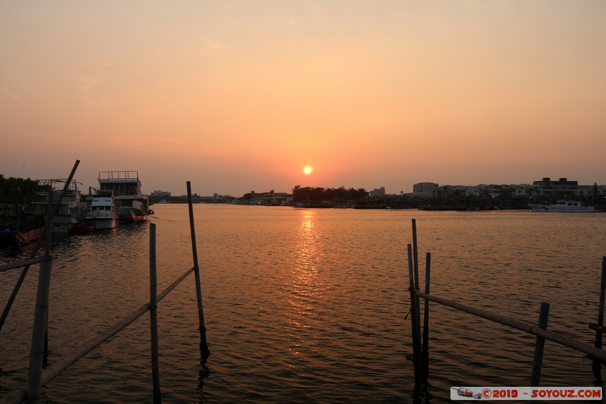 Tainan - Anping Fisherman's Wharf at sunset
Mots-clés: Gangziwei geo:lat=22.99605865 geo:lon=120.16324788 geotagged Taiwan TWN Anping Fisherman's Wharf sunset Mer