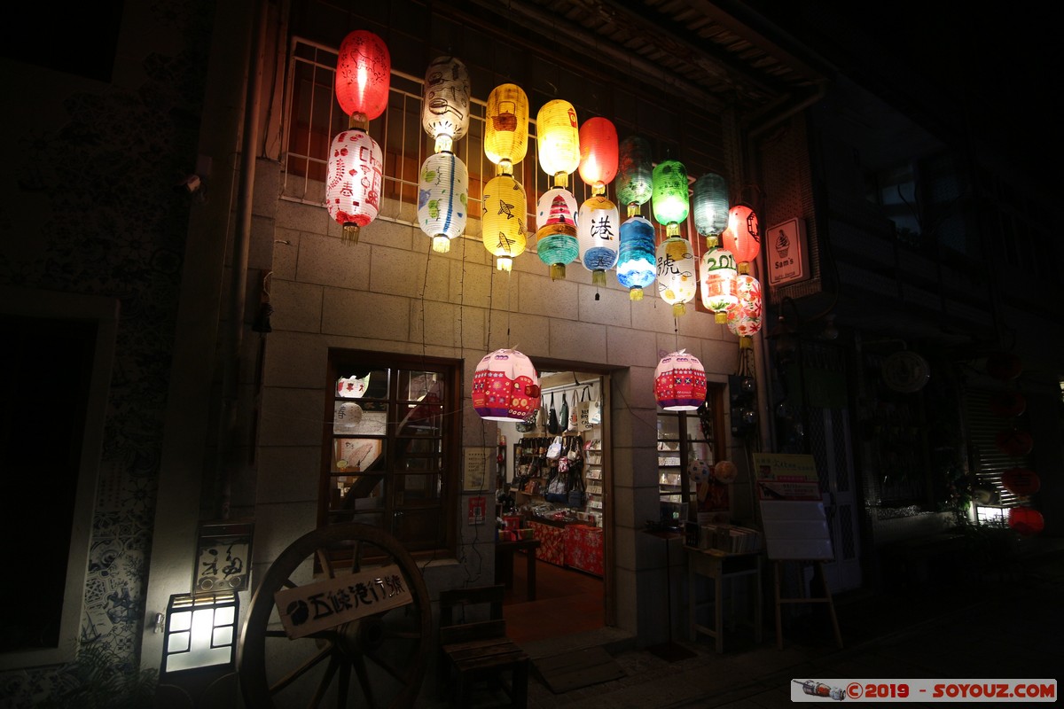 Tainan by night - Shennong Street
Mots-clés: Chikanlou geo:lat=22.99762976 geo:lon=120.19643286 geotagged Taiwan TWN Nuit Shennong Street Lumiere