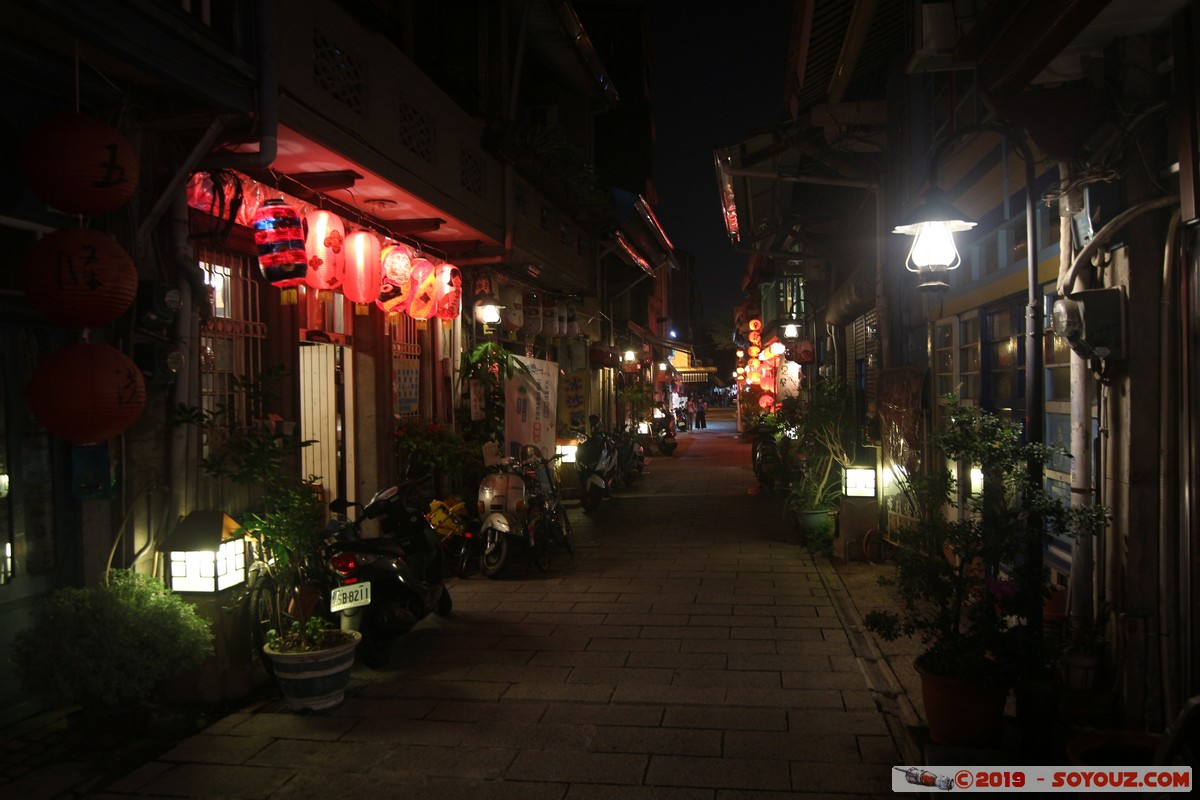 Tainan by night - Shennong Street
Mots-clés: Chikanlou geo:lat=22.99750314 geo:lon=120.19665852 geotagged Taiwan TWN Nuit Shennong Street Lumiere
