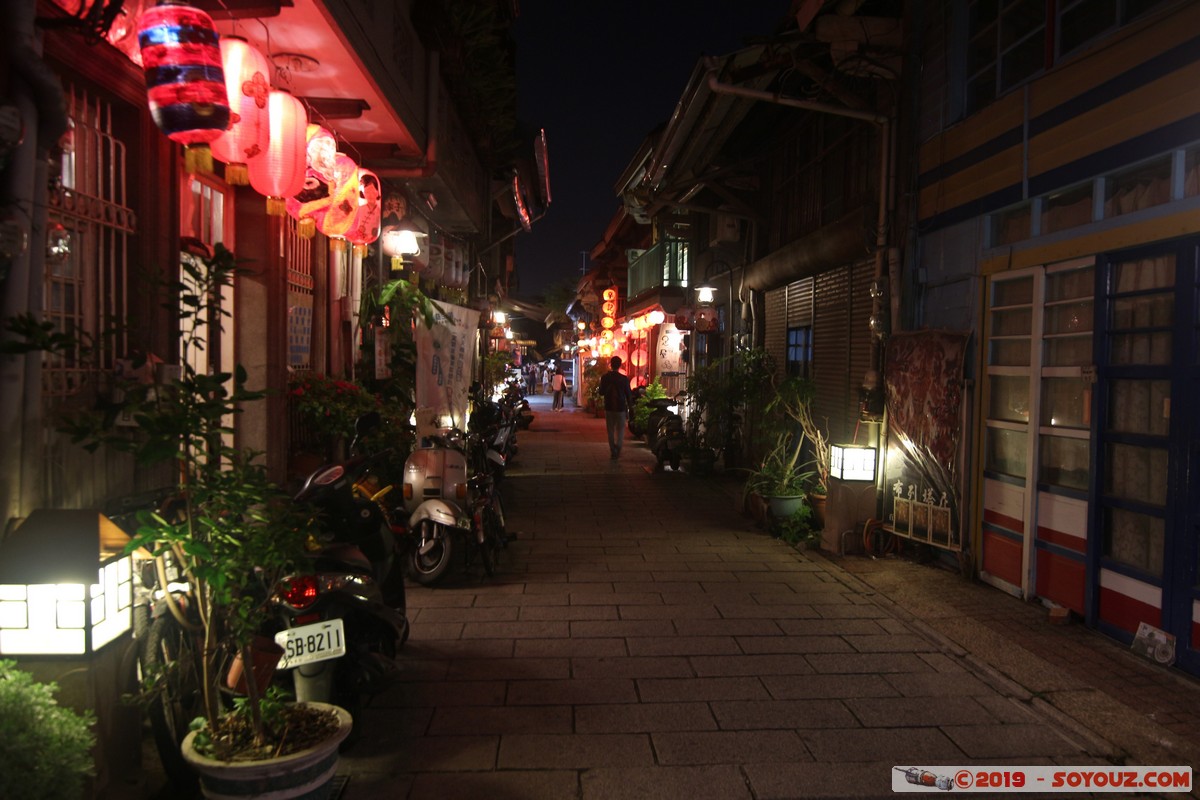 Tainan by night - Shennong Street
Mots-clés: Chikanlou geo:lat=22.99758833 geo:lon=120.19664200 geotagged Taiwan TWN Nuit Shennong Street Lumiere