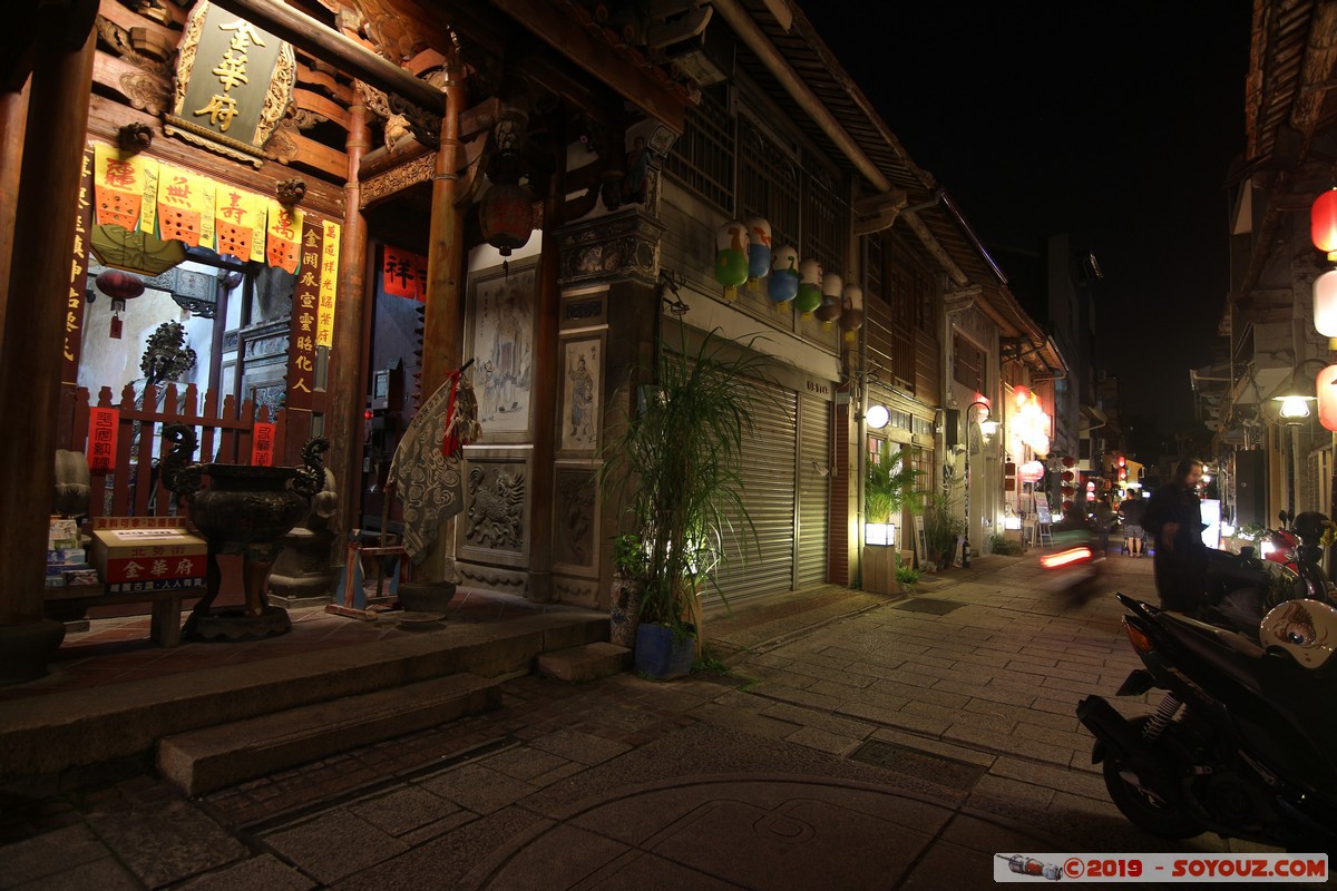 Tainan by night - Shennong Street
Mots-clés: Chikanlou geo:lat=22.99746108 geo:lon=120.19672448 geotagged Taiwan TWN Nuit Shennong Street Lumiere