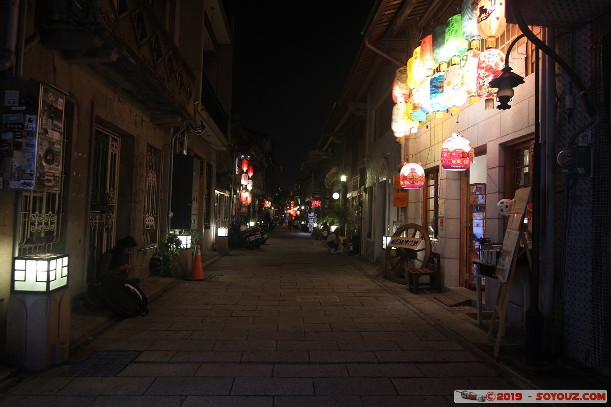 Tainan by night - Shennong Street
Mots-clés: Chikanlou geo:lat=22.99767167 geo:lon=120.19640310 geotagged Taiwan TWN Nuit Shennong Street Lumiere