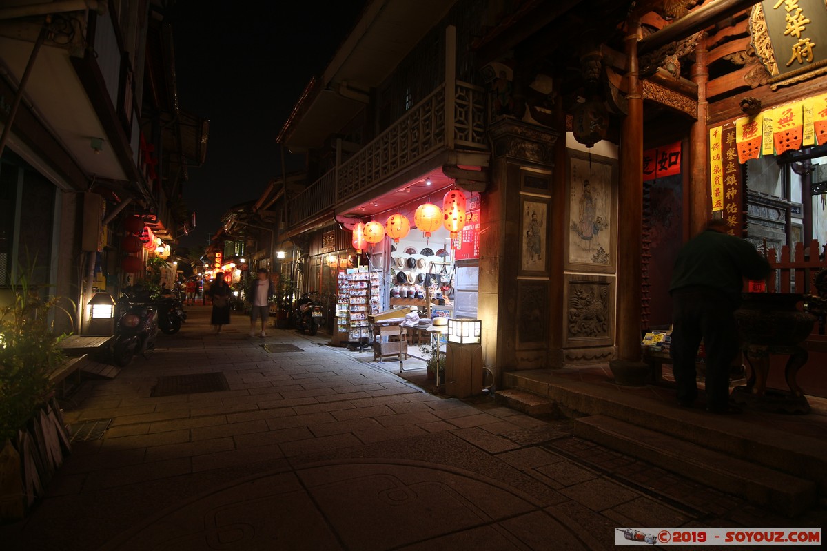 Tainan by night - Shennong Street
Mots-clés: Chikanlou geo:lat=22.99756958 geo:lon=120.19655542 geotagged Taiwan TWN Nuit Shennong Street Lumiere
