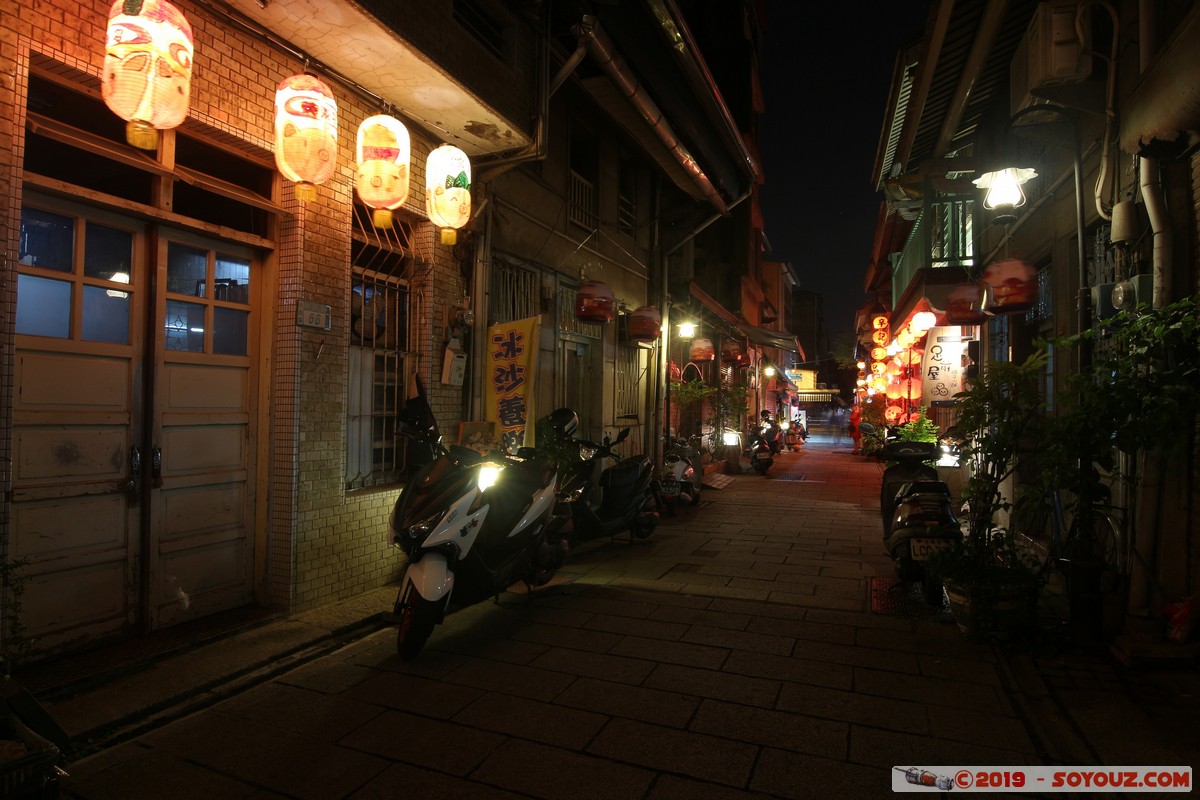Tainan by night - Shennong Street
Mots-clés: Chikanlou geo:lat=22.99751500 geo:lon=120.19669298 geotagged Taiwan TWN Nuit Shennong Street Lumiere