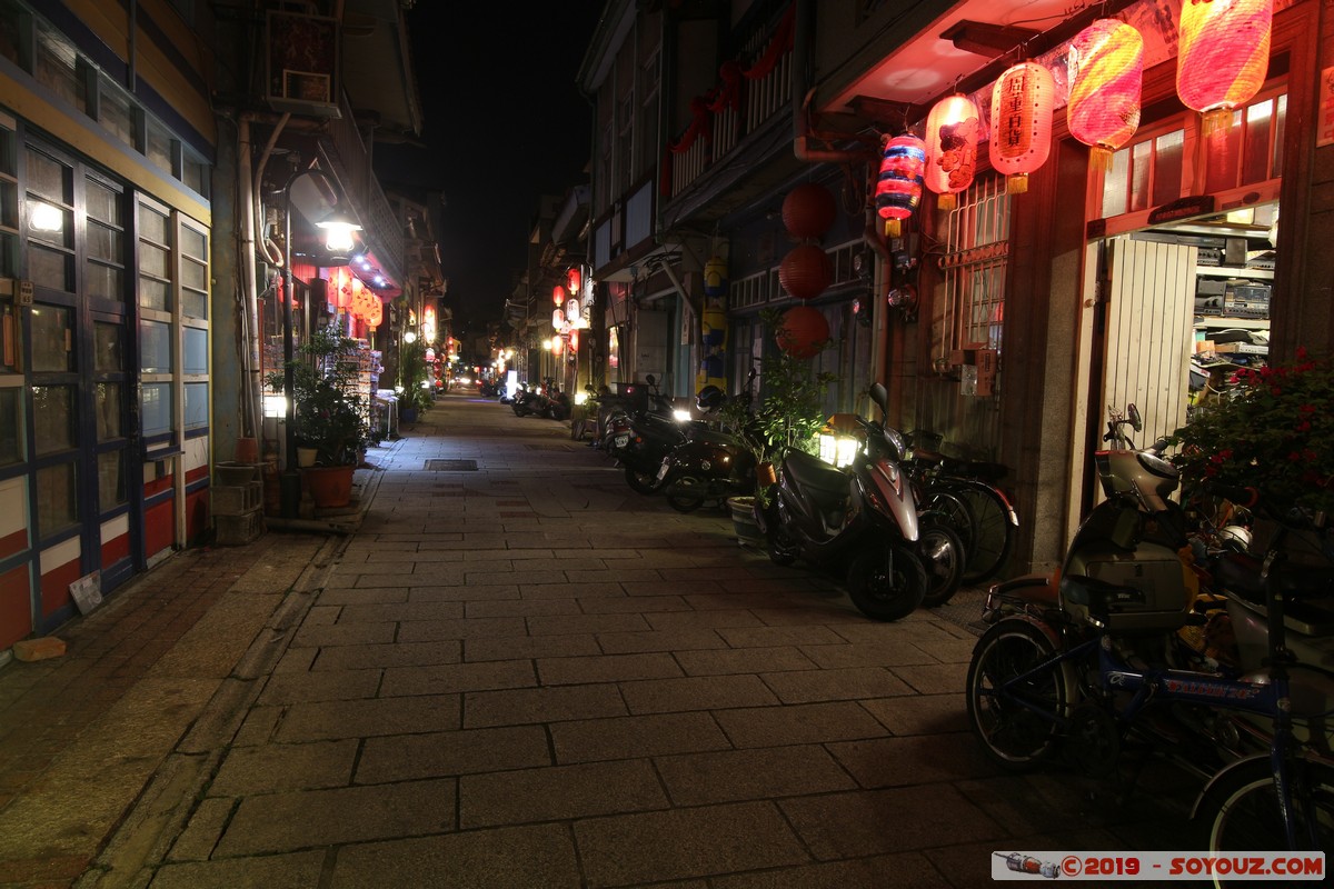 Tainan by night - Shennong Street
Mots-clés: Chikanlou geo:lat=22.99746476 geo:lon=120.19683000 geotagged Taiwan TWN Nuit Shennong Street Lumiere
