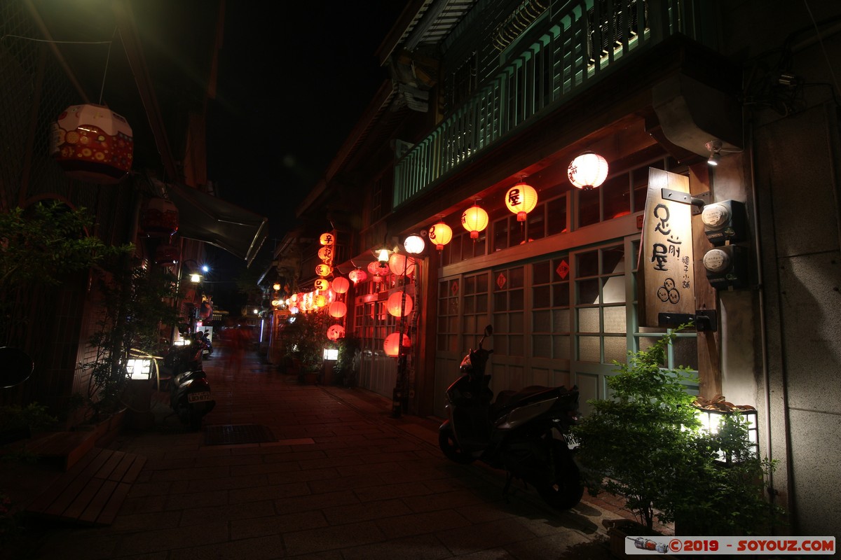 Tainan by night - Shennong Street
Mots-clés: Chikanlou geo:lat=22.99735572 geo:lon=120.19691514 geotagged Taiwan TWN Nuit Shennong Street Lumiere