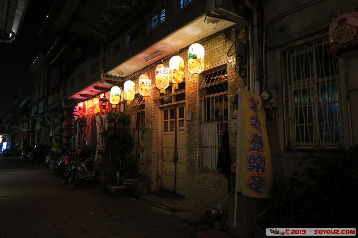 Tainan by night - Shennong Street
Mots-clés: Chikanlou geo:lat=22.99742202 geo:lon=120.19688336 geotagged Taiwan TWN Nuit Shennong Street Lumiere