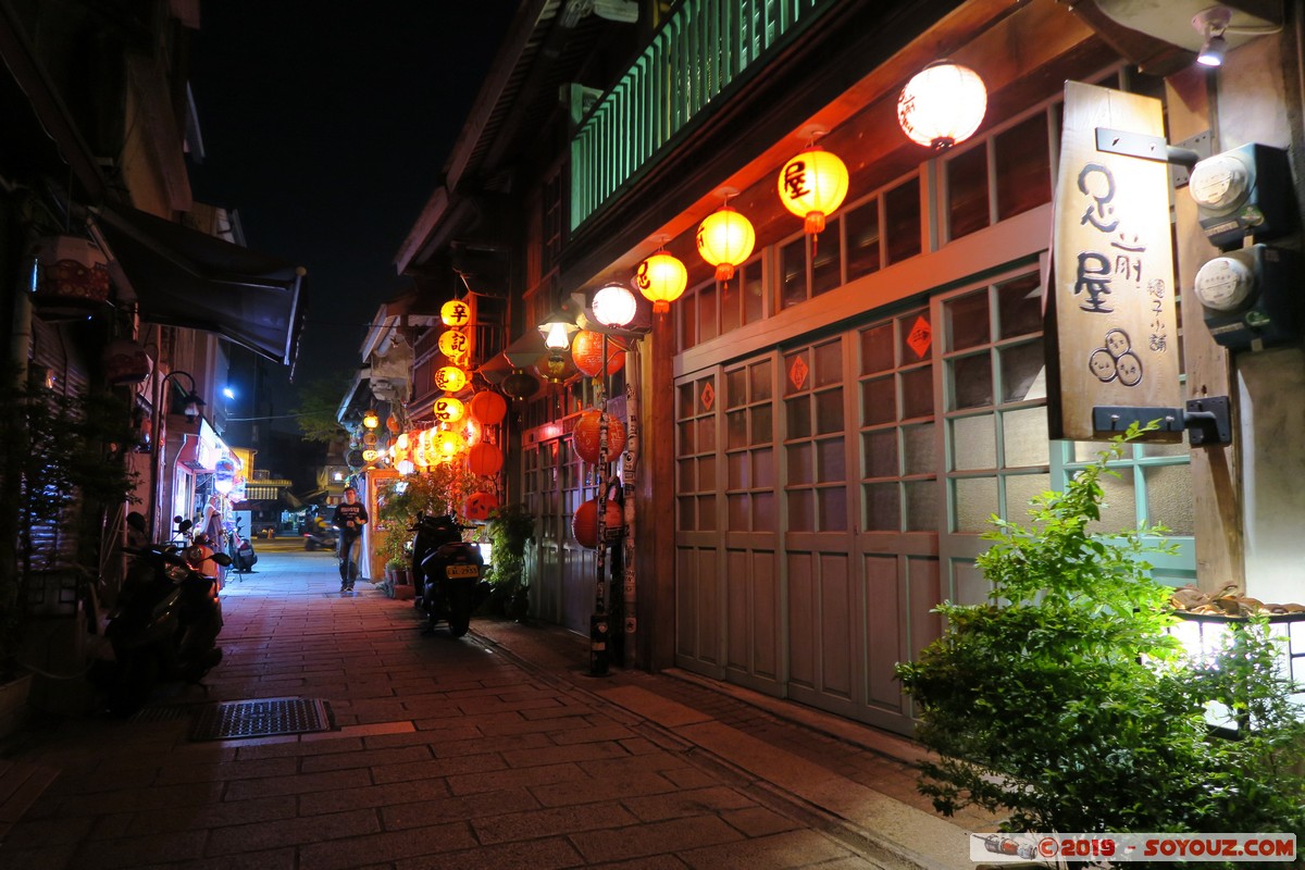 Tainan by night - Shennong Street
Mots-clés: Chikanlou geo:lat=22.99739418 geo:lon=120.19694667 geotagged Taiwan TWN Nuit Shennong Street Lumiere