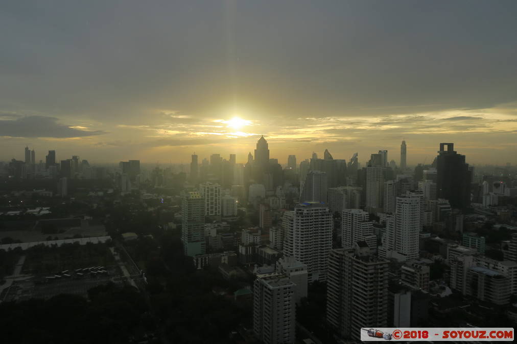 Bangkok - Sunset on the city from 35th Floor
Mots-clés: Bang Rak Bangkok geo:lat=13.73314493 geo:lon=100.56057036 geotagged Sukhumvit THA Thaïlande Column Bangkok Hotel skyscraper sunset Lumiere
