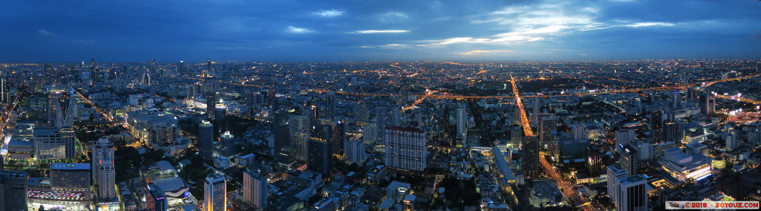 Bangkok by Night - Panoramic from Baiyoke Tower II
Mots-clés: Bangkok Ding Daeng geo:lat=13.75460569 geo:lon=100.54050475 geotagged Makkasan THA Thaïlande Nuit Baiyoke Tower II skyscraper panorama