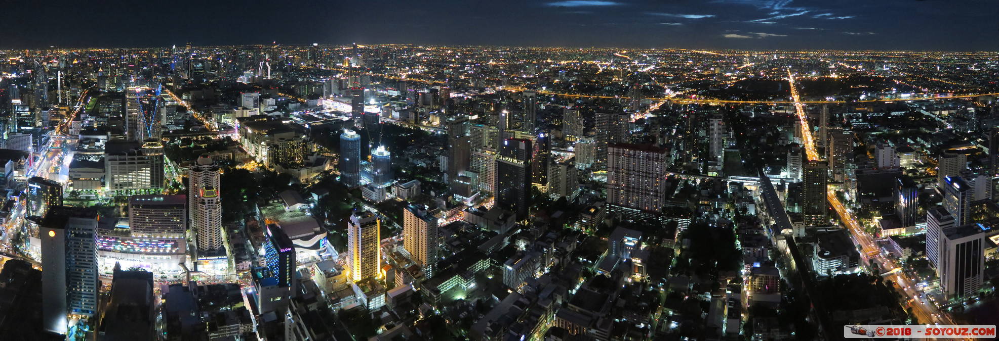 Bangkok by Night - Panoramic from Baiyoke Tower II
Mots-clés: Bangkok Ding Daeng geo:lat=13.75460569 geo:lon=100.54050475 geotagged Makkasan THA Thaïlande Nuit Baiyoke Tower II skyscraper panorama