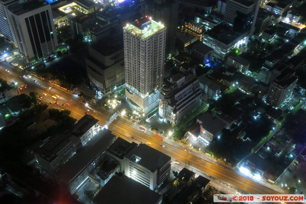Bangkok by Night - View from Baiyoke Tower II
Mots-clés: Bangkok Ding Daeng geo:lat=13.75460569 geo:lon=100.54050475 geotagged Makkasan THA Thaïlande Nuit Baiyoke Tower II skyscraper