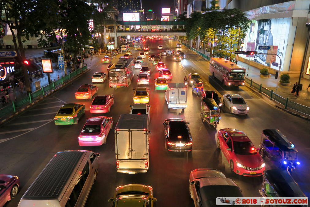 Bangkok by Night - Sukhumvit Rd
Mots-clés: Bang Rak Bangkok geo:lat=13.74456468 geo:lon=100.54021776 geotagged Pratunam THA Thaïlande Nuit Sukhumvit Rd
