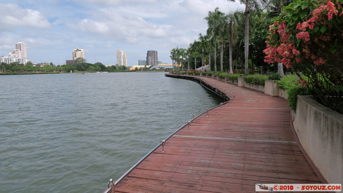 Bangkok - Benjakitti Park
Mots-clés: Bang Rak Bangkok geo:lat=13.73120380 geo:lon=100.55783182 geotagged Sukhumvit THA Thaïlande Benjakitti Park Lac