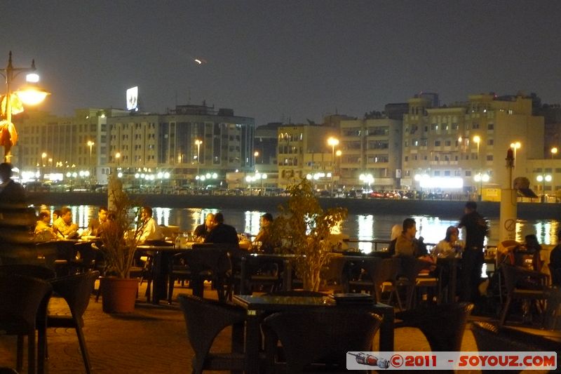 Bur Dubai by night - Shindagha Waterfront
Mots-clés: Bur Dubai mirats Arabes Unis geo:lat=25.27008747 geo:lon=55.29218605 UAE United Arab Emirates Nuit Shindagha
