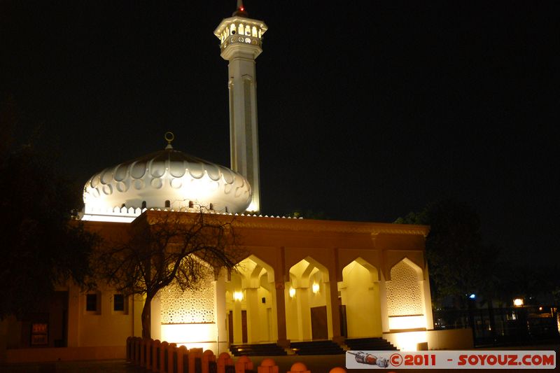Bur Dubai by night - Bastakia Quarter - Farooq Mosque
Mots-clés: Bur Dubai mirats Arabes Unis geo:lat=25.26485096 geo:lon=55.30012597 UAE United Arab Emirates Nuit Bastakia Quarter Mosque Farooq Mosque