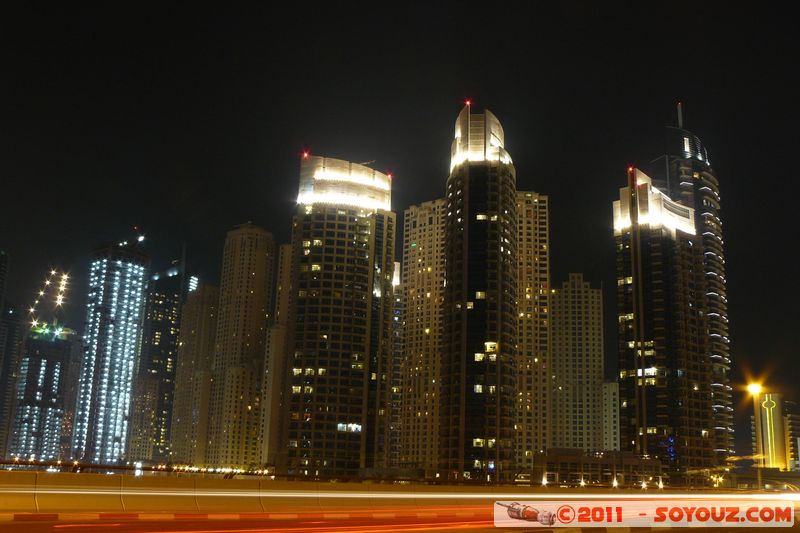 Dubai Marina by night - Bonair and Fairfield Towers
Mots-clés: Emirates Hill Second mirats Arabes Unis geo:lat=25.08174947 geo:lon=55.14490149 UAE United Arab Emirates Nuit Dubai Marina
