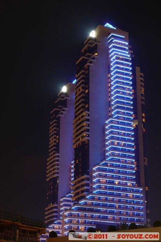 Dubai Marina by night - Grosvenor House Dubai Hotel
Mots-clés: Emirates Hill Second mirats Arabes Unis geo:lat=25.08305657 geo:lon=55.14500361 UAE United Arab Emirates Nuit Dubai Marina