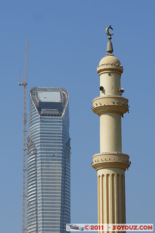 Abu Dhabi - The Landmark Tower and Mosque
Mots-clés: AbÅ« ZÌ§aby mirats Arabes Unis geo:lat=24.48109005 geo:lon=54.36003917 MadÄ«nat ZÄyid UAE United Arab Emirates Mosque Grand Mosque The Landmark Tower
