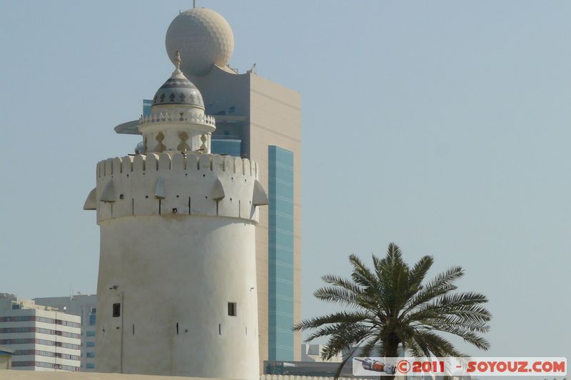 Abu Dhabi - al Hosn Fort (Qasr al-Hosn)
Mots-clés: AbÅ« ZÌ§aby Al á¸¨iÅn mirats Arabes Unis geo:lat=24.48308784 geo:lon=54.35407956 UAE United Arab Emirates chateau al Hosn Fort