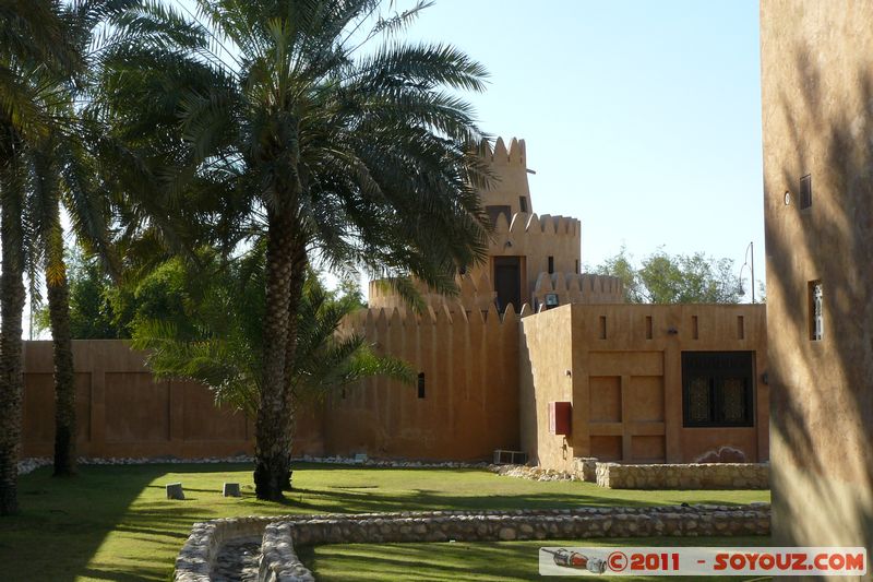 Al Ain - Sheikh Zayed Palace Museum
Mots-clés: AbÅ« ZÌ§aby Al Muâtara mirats Arabes Unis geo:lat=24.21428033 geo:lon=55.76119854 UAE United Arab Emirates chateau Sheikh Zayed Palace Museum