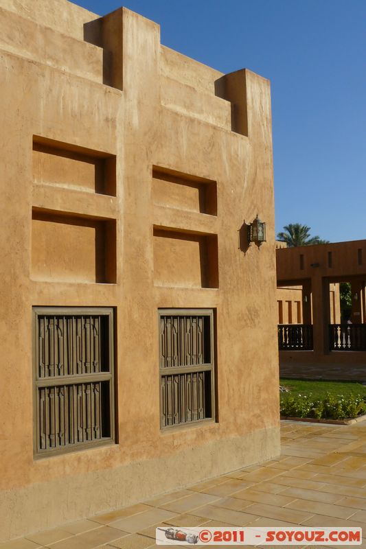 Al Ain - Sheikh Zayed Palace Museum
Mots-clés: AbÅ« ZÌ§aby Al Muâtara mirats Arabes Unis geo:lat=24.21497607 geo:lon=55.76069814 UAE United Arab Emirates chateau Sheikh Zayed Palace Museum