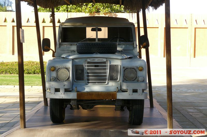 Al Ain - Sheikh Zayed Palace Museum - Land Rover
Mots-clés: AbÅ« ZÌ§aby Al Muâtara mirats Arabes Unis geo:lat=24.21509620 geo:lon=55.76069522 UAE United Arab Emirates chateau Sheikh Zayed Palace Museum voiture Land Rover