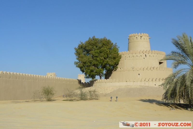 Al Ain - Al Jahili Fort
Mots-clés: AbÅ« ZÌ§aby Al Muâtara mirats Arabes Unis geo:lat=24.21538830 geo:lon=55.75194269 UAE United Arab Emirates Al Jahili Fort chateau