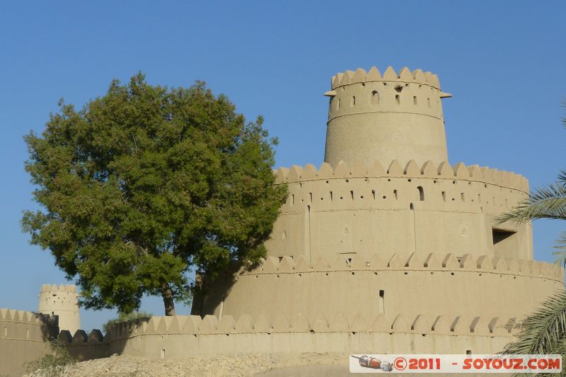 Al Ain - Al Jahili Fort
Mots-clés: AbÅ« ZÌ§aby Al Muâtara mirats Arabes Unis geo:lat=24.21541962 geo:lon=55.75195091 UAE United Arab Emirates Al Jahili Fort chateau