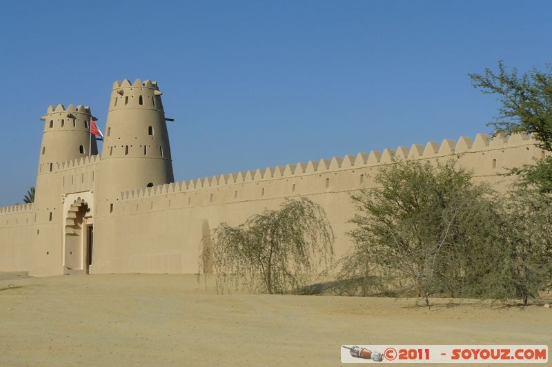 Al Ain - Al Jahili Fort
Mots-clés: AbÅ« ZÌ§aby Al Muâtara mirats Arabes Unis geo:lat=24.21551987 geo:lon=55.75197719 UAE United Arab Emirates Al Jahili Fort chateau