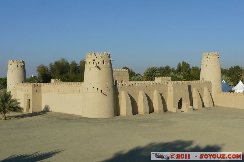 Al Ain - Al Jahili Fort
Mots-clés: AbÅ« ZÌ§aby Al Muâtara mirats Arabes Unis geo:lat=24.21578242 geo:lon=55.75271801 UAE United Arab Emirates Al Jahili Fort chateau